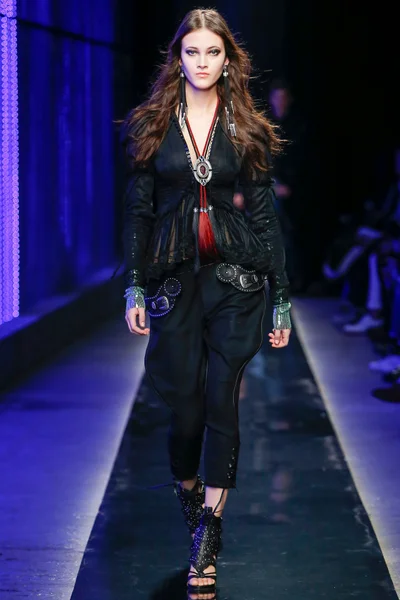 Look 12